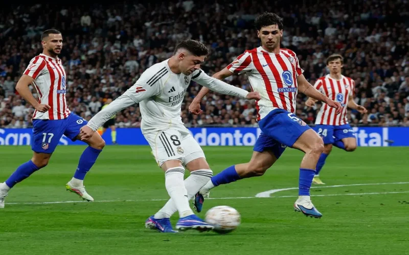 ماذا قال حكم مباراة ريال مدريد وأتلتيكو لأربيوا بشأن طرد فالفيردي؟